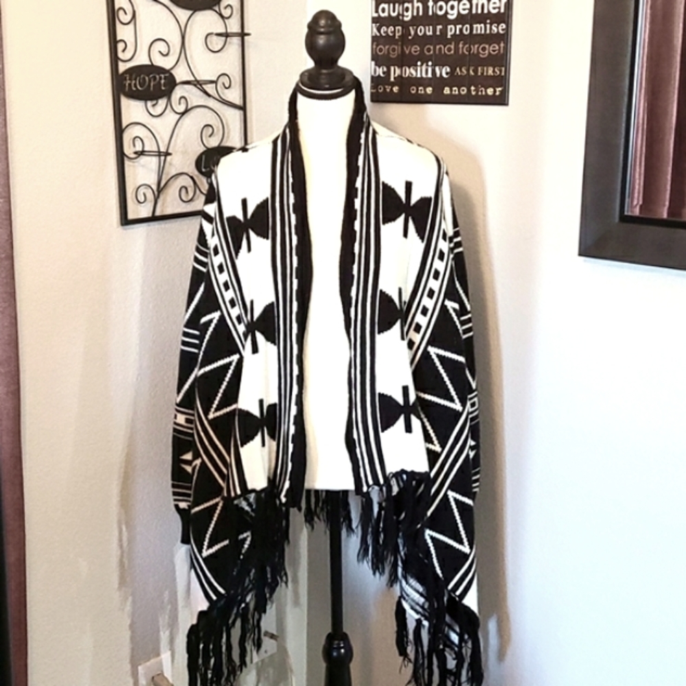Sweater Wrap sleeves cardi poncho style Western Native America
